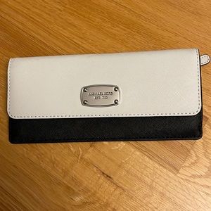 Micheal Kors Wallet